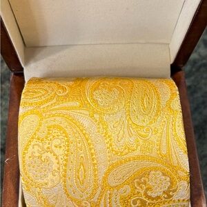Golden yellow silk tie by Zodiac. Beautiful, rich pattern